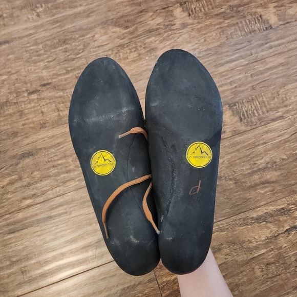 OFFER! La Sportiva Mythos Climbing Shoes - Picture 12 of 14